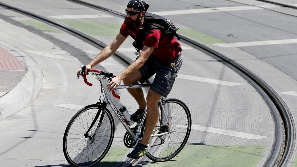 Court rules against Tucson bicyclist who sued after crashing on streetcar-track